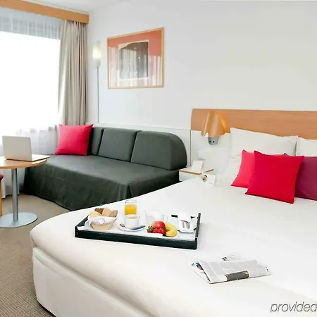 Novotel Warszawa Airport Exterior photo